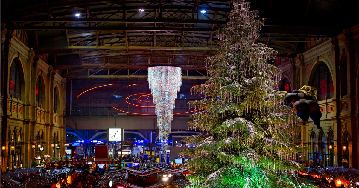 mercatino-di-natale-alla-stazione-ferroviaria-di-zurigo