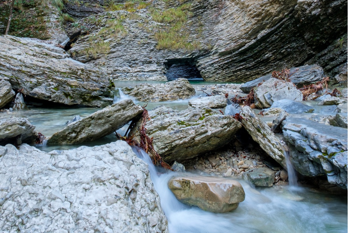 Tra le alte e imbiancate cime della Valbelluna sorge un borgo che sembra uscito da una fiaba