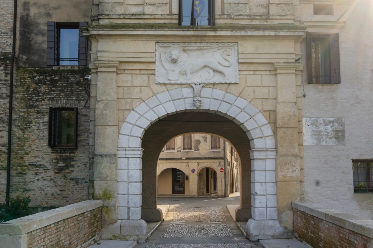 Sulle rive del fiume Livenza sorge uno dei borghi più piccoli del Veneto, una vera gemma dal legame speciale con Dante e la sua Divina Commedia