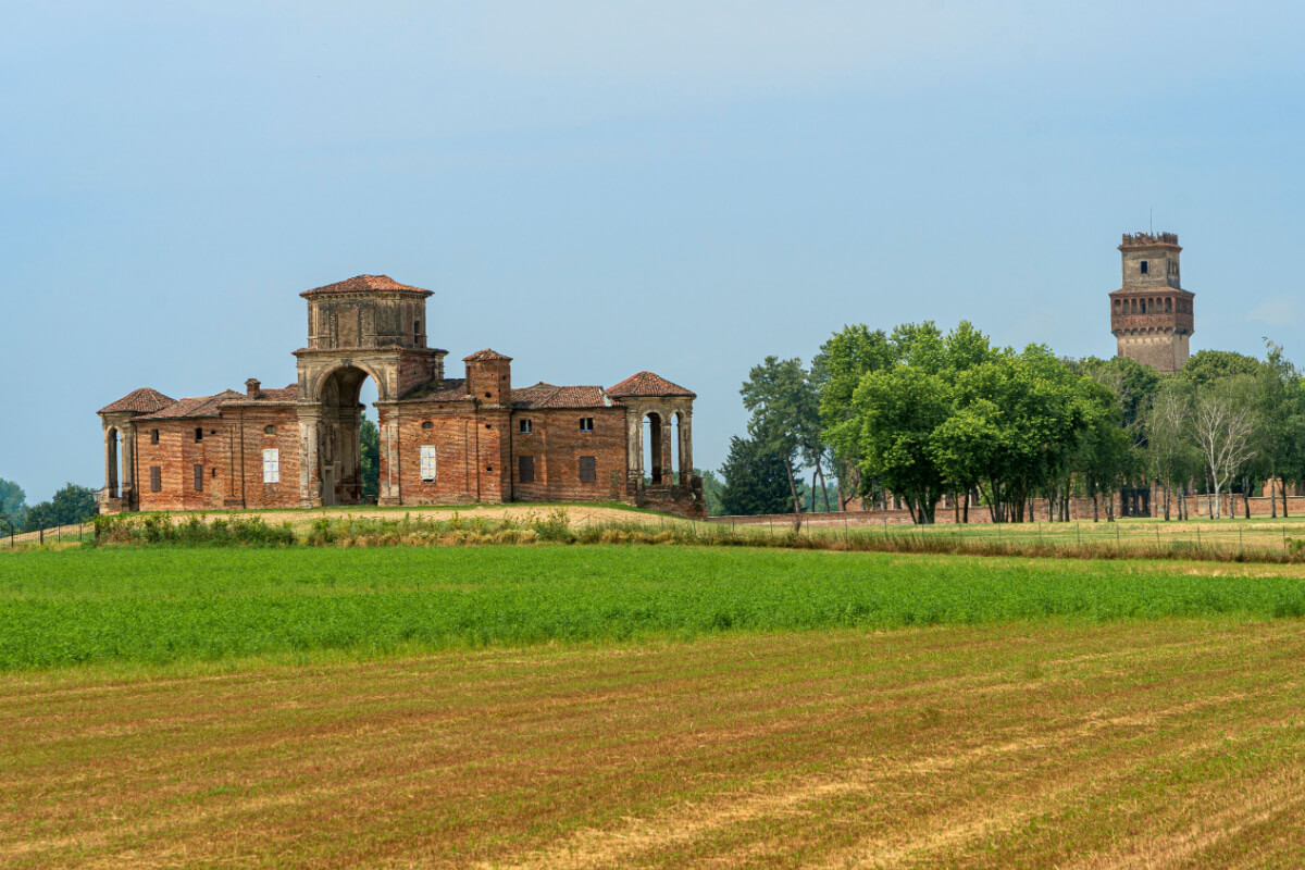 Anche la Lombardia ha la sua Versailles! Questa reggia si trova a due passi da Pavia | PaesiOnLine