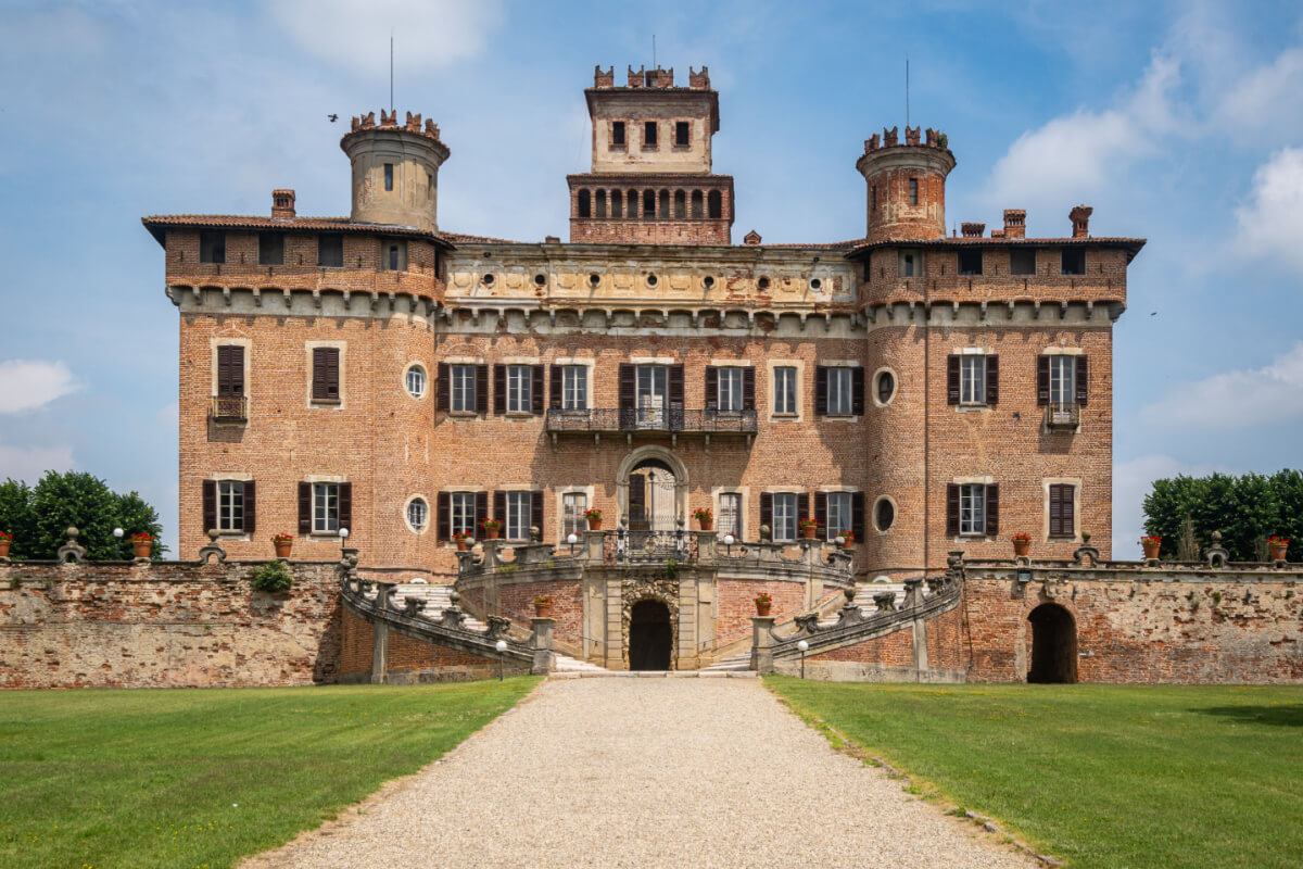Anche la Lombardia ha la sua Versailles! Questa reggia si trova a due passi da Pavia | PaesiOnLine