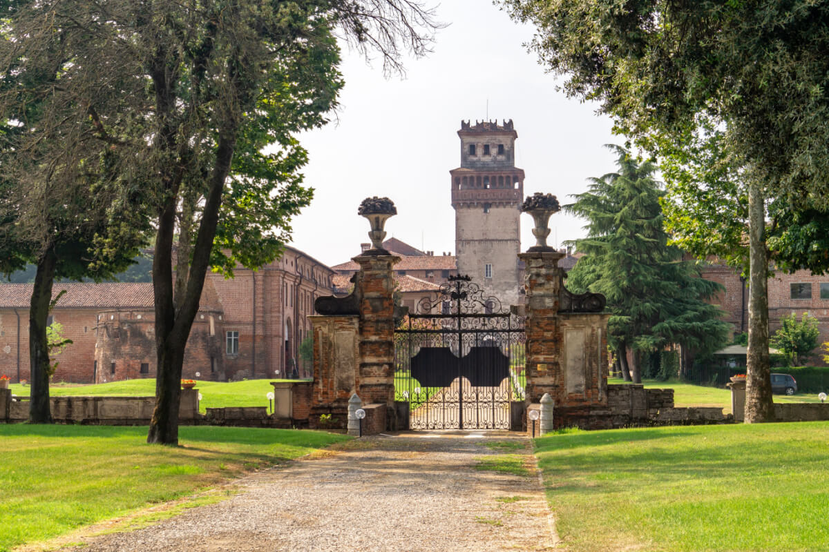 Anche la Lombardia ha la sua Versailles! Questa reggia si trova a due passi da Pavia | PaesiOnLine