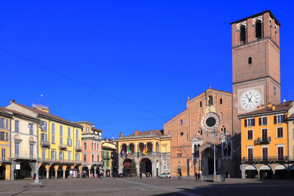 A pochi km da Milano c'è un delizioso comune dal fascino medievale dove si vive in serenità senza rinunciare alla storia | PaesiOnLine