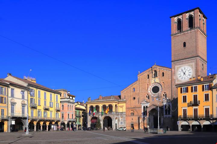 A pochi km da Milano c'è un delizioso comune dal fascino medievale dove si vive in serenità senza rinunciare alla storia | PaesiOnLine
