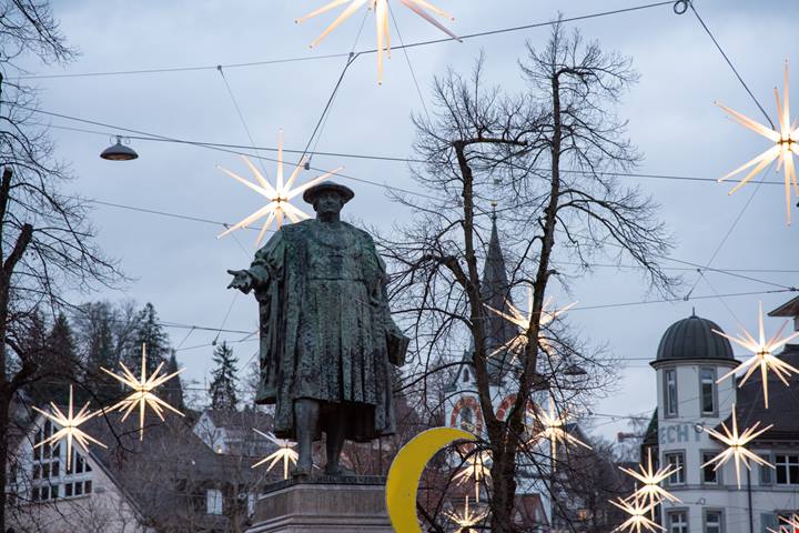 Gotica, antichissima e Natalizia! Sul Lago di Costanza c'è una piccola città davvero deliziosa dove potrai trascorrere un Natale più unico che raro |PaesiOnLine