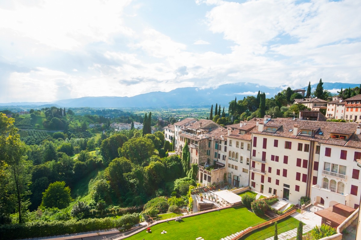 Tra i meravigliosi e dolci colli del Veneto sorge un borgo che è un vero e proprio scrigno di storia, arte e cultura