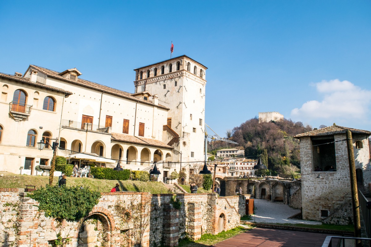 Tra i meravigliosi e dolci colli del Veneto sorge un borgo che è un vero e proprio scrigno di storia, arte e cultura