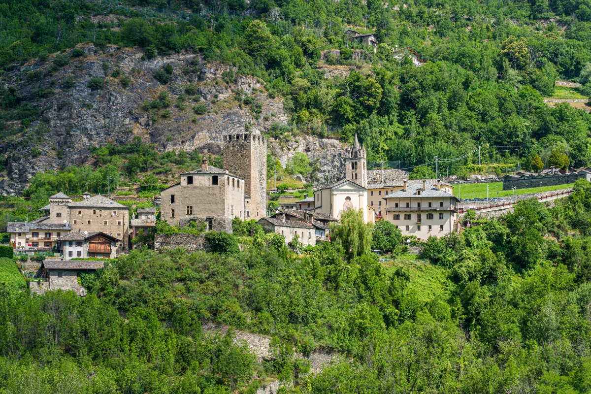 Tra le vette imbiancate della Valdigne sorge un borgo medievale dal fascino unico, una vera gemma nascosta della Valle d’Aosta