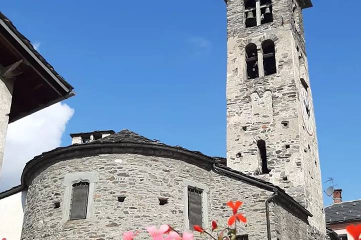 Tra le alte vette della Valle d’Aosta c’è un borgo alpino che custodisce antiche tradizioni e meraviglie naturali