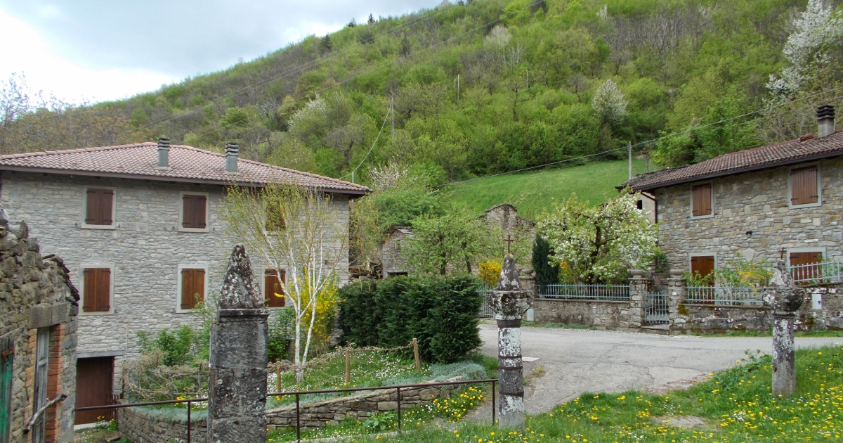 Sull'appennino modenese si trova un antichissimo borgo fantasma dal fascino davvero misterioso: ci abitano solo 4 persone | PaesiOnLine