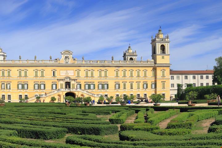 Sembra Versailles, ma siamo in Emilia Romagna! A due passi da Parma c'è un'antica ma ancora meravigliosa reggia tutta da scoprire | PaesiOnLine