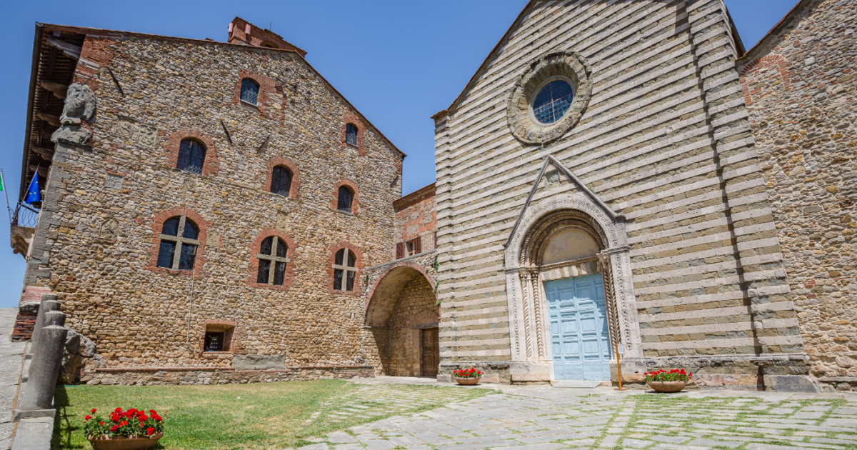Non solo San Gimignano: in Toscana c'è un altro borgo delle torri nascosto in Valdichiana