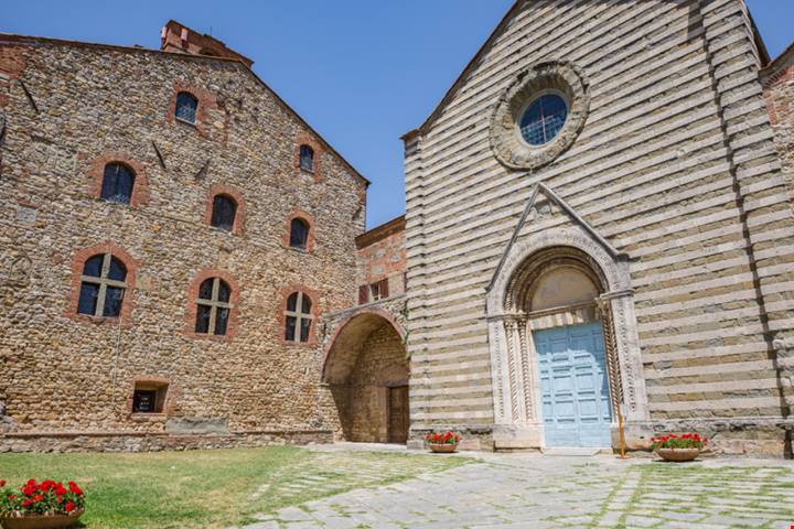 Non solo San Gimignano: in Toscana c'è un altro borgo delle torri nascosto in Valdichiana