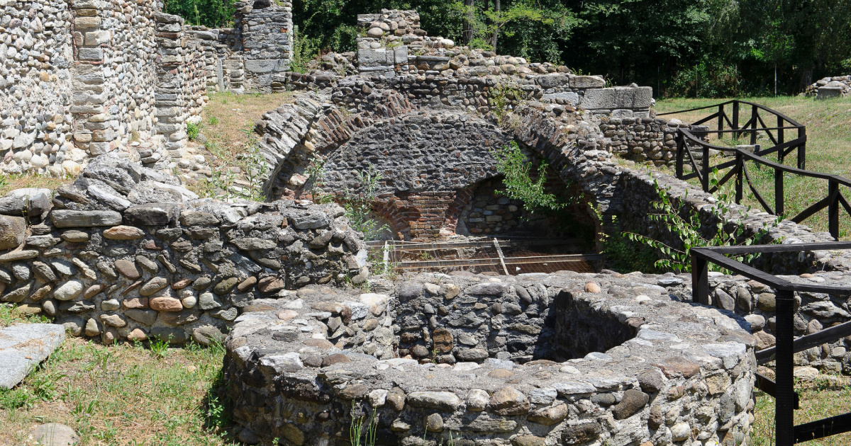 Nascosto nella provincia di Varese, in Lombardia, c'è un piccolo borgo dall'incredibile valenza archeologica e storica | PaesiOnLine