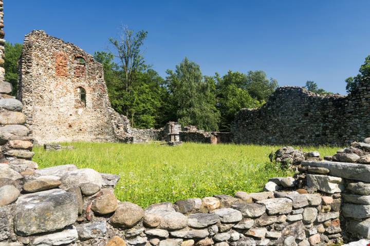 Nascosto nella provincia di Varese, in Lombardia, c'è un piccolo borgo dall'incredibile valenza archeologica e storica | PaesiOnLine
