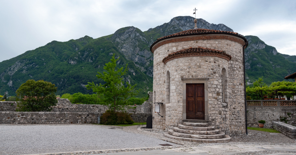 Nel cuore del Friuli Venezia Giulia c'è un borgo antichissimo che risale al 1300: la sua struttura fortificata è un monumento nazionale | PaesiOnLine