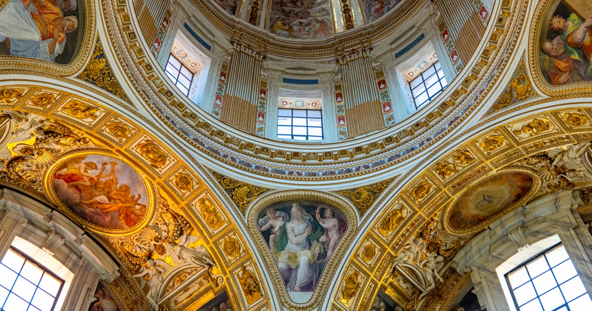 Dove il soffitto si apre ed è meglio di un cielo trapunto di stelle: ecco le 3 cappelle affrescate più belle d'Italia | PaesiOnLine
