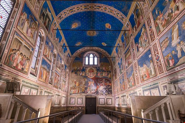 Dove il soffitto si apre ed è meglio di un cielo trapunto di stelle: ecco le 3 cappelle affrescate più belle d'Italia | PaesiOnLine