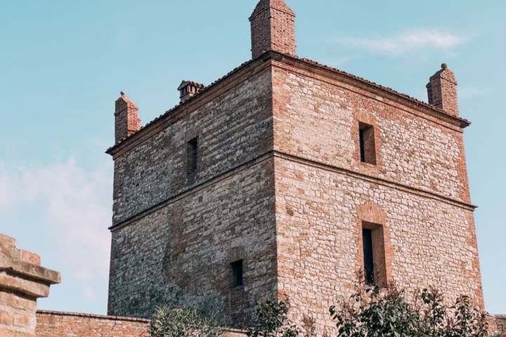 Sulle pendici dei Colli Bolognesi sorge un delizioso borgo dal fascino d'altri tempi: è l'ideale per una gustosa gita fuori porta | PaesiOnLine