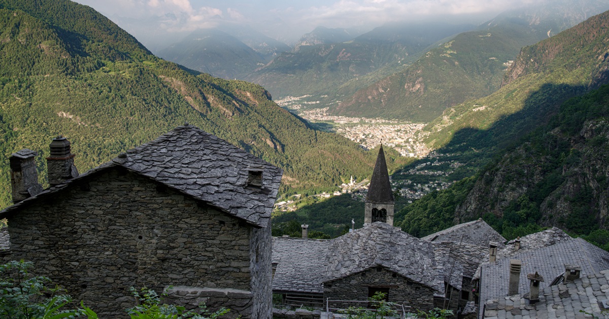 Tra le alture in provincia di Sondrio si nasconde un misterioso borgo abbandonato tutto fatto di pietra:  per raggiungerlo devi scalare 3000 gradini | PaesiOnLine