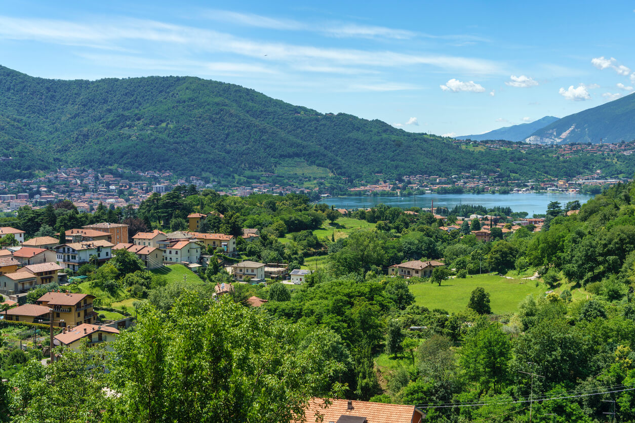 Il fascino accessibile del lago di Como: in questo borgo potrai scoprire il Lario low-cost (e bellissimo)
