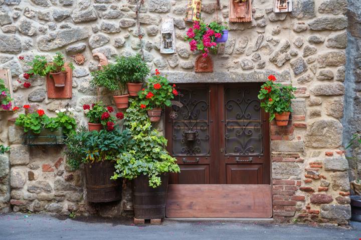 Origini secolari, ma antiche tradizioni vive ancora oggi: ecco il borgo medievale tra i più belli di tutto il monte Amiata | PaesiOnLine