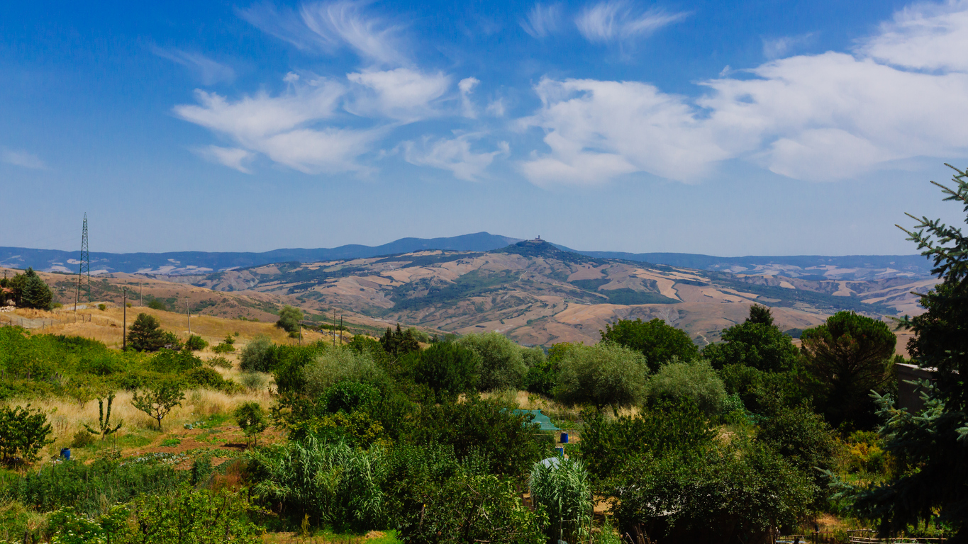 Origini secolari, ma antiche tradizioni vive ancora oggi: ecco il borgo medievale tra i più belli di tutto il monte Amiata | PaesiOnLine