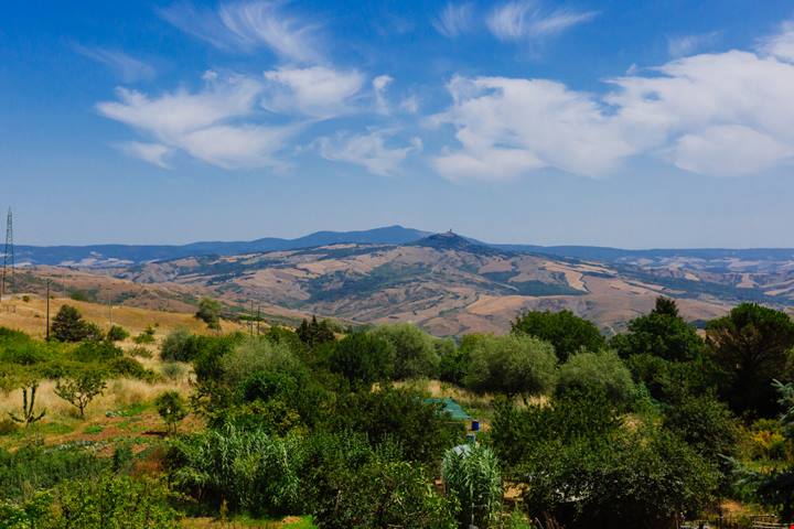 Origini secolari, ma antiche tradizioni vive ancora oggi: ecco il borgo medievale tra i più belli di tutto il monte Amiata | PaesiOnLine