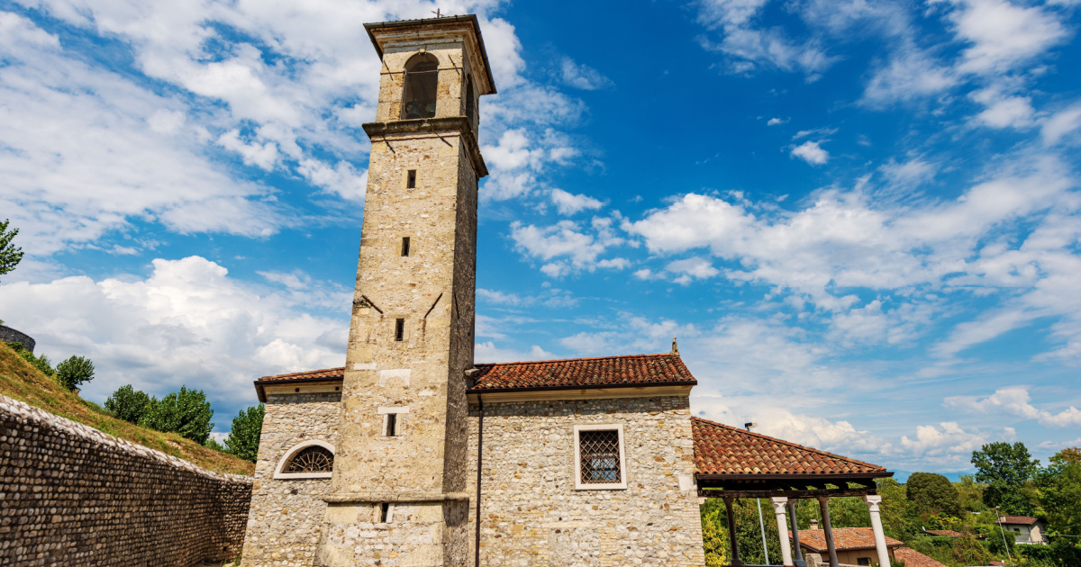 In Friuli Venezia Giulia c'è l'antico ma caratteristico borgo del mosaico: qui è racchiusa una tradizione secolare | PaesiOnLine