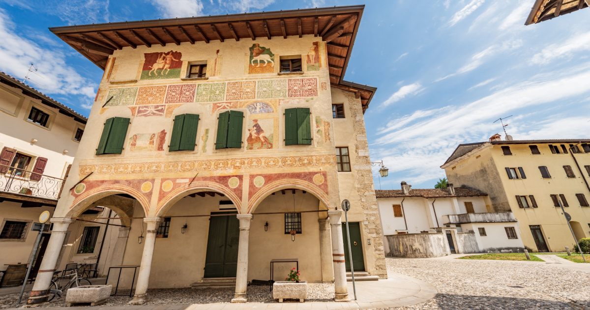Friuli, il paese dei mosaici dove ogni angolo è un arcobaleno dell'arte