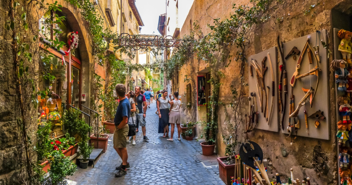 Paesaggi e leggende intrise di romanticismo: ecco i 5 borghi dell'amore in Italia da visitare per una gita all'insegna dei sentimenti | PaesiOnLine