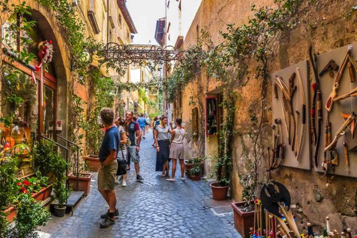 Paesaggi e leggende intrise di romanticismo: ecco i 5 borghi dell'amore in Italia da visitare per una gita all'insegna dei sentimenti | PaesiOnLine