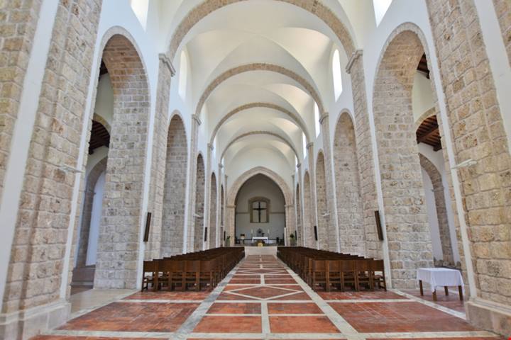Anche il Molise sa stupire: questo meraviglioso borgo affacciato sul lago è tra i più apprezzati della regione | PaesiOnLine