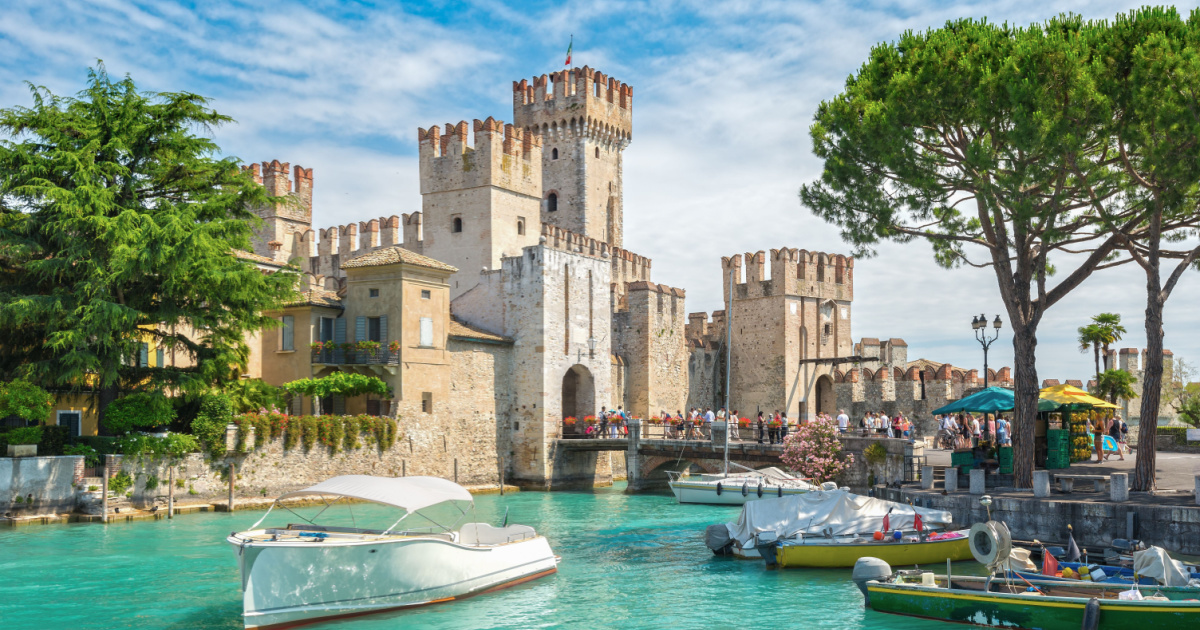 Calde sorgenti e castelli meravigliosi: si trova tutto in un unico meraviglioso borgo nel bresciano che si affaccia sul lago  | PaesiOnLine