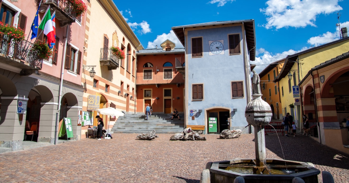 In Piemonte c'è un piccolo borgo che incanta per il suo legame indissolubile con la natura che lo circonda: il paesaggio che conserva è una magia | PaesiOnLine