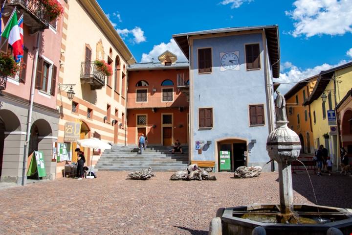 In Piemonte c'è un piccolo borgo che incanta per il suo legame indissolubile con la natura che lo circonda: il paesaggio che conserva è una magia | PaesiOnLine