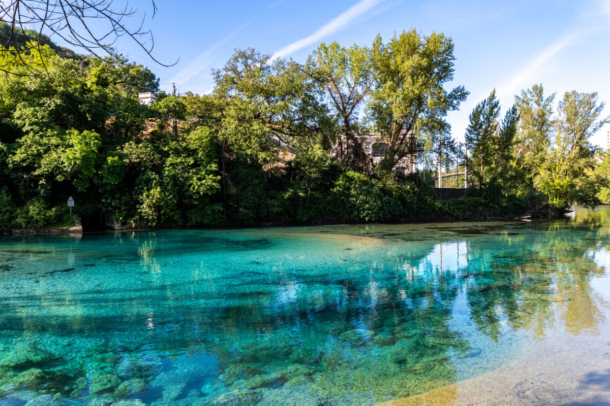 Tra le Gole del Nera, in Umbria, sorge un borgo sull’acqua dal fascino unico che vi farà innamorare