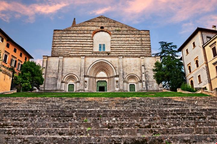 Nel cuore verde dell'Umbria è custodito un borgo medievale che pone le sue radici addirittura al 1200, ecco di quale parliamo | PaesiOnLine