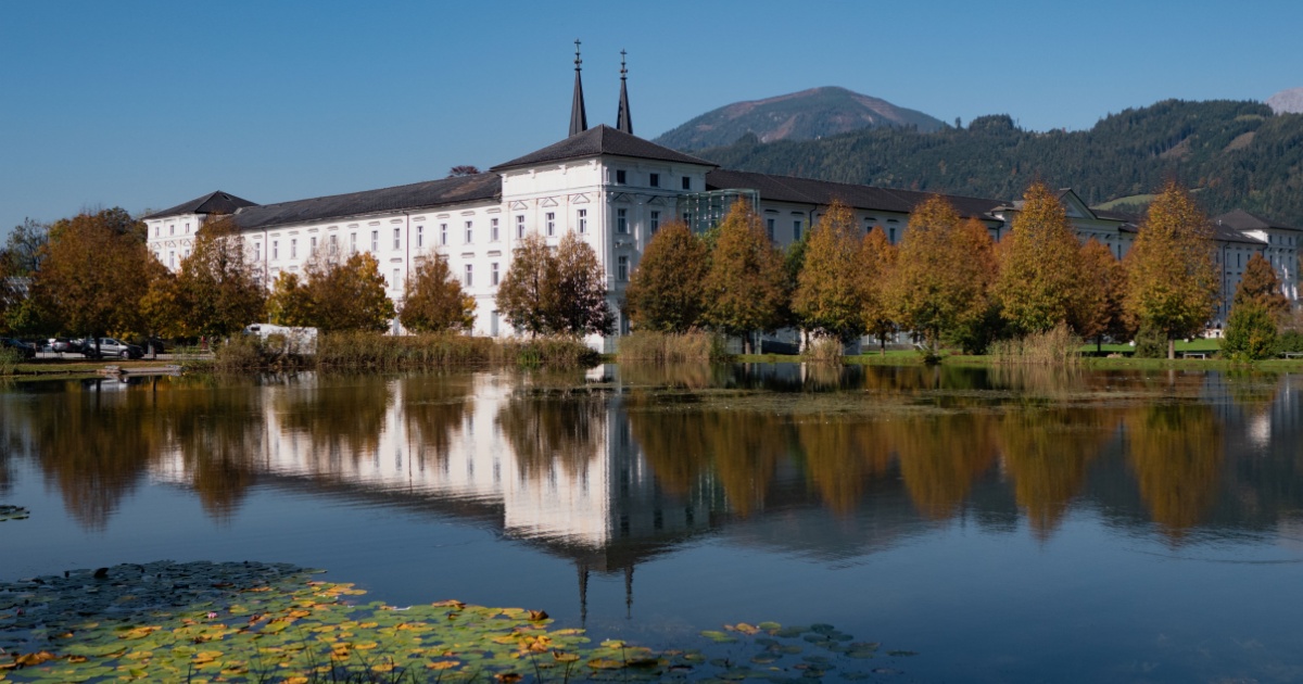 Uno scrigno barocco di antichi tesori letterari: in questa abbazia nascosta tra le Alpi si trova una delle biblioteche più belle d'Europa | PaesiOnLine