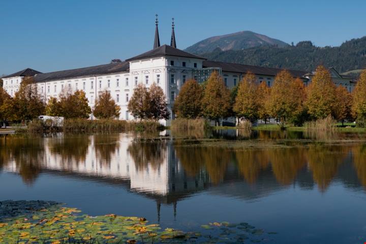 Uno scrigno barocco di antichi tesori letterari: in questa abbazia nascosta tra le Alpi si trova una delle biblioteche più belle d'Europa | PaesiOnLine