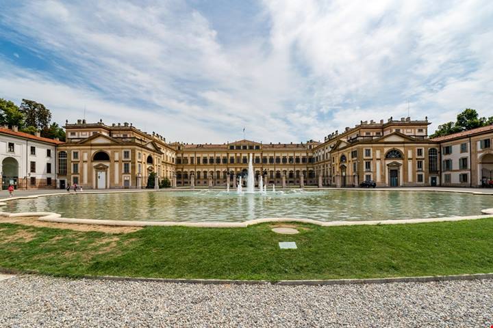 Sembra Versailles ma siamo a due passi di Milano: questa villa meravigliosa è un vero capolavoro architettonico | PaesiOnLine