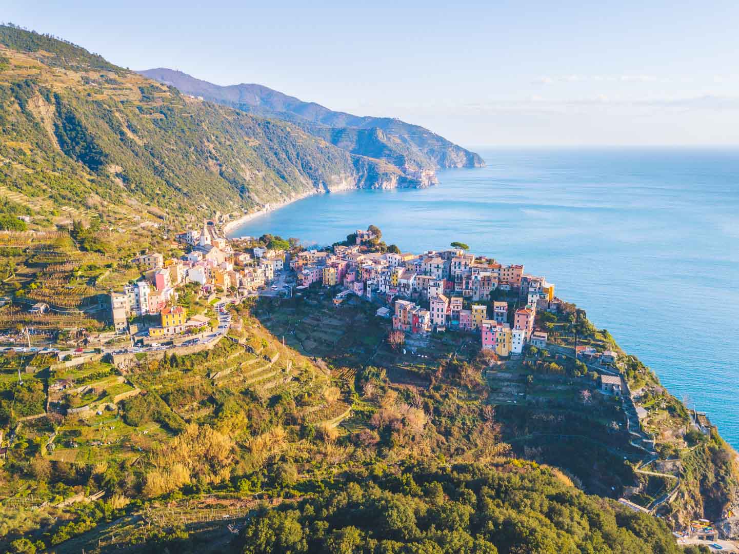 Solitario ed affascinante, questo borgo arcobaleno fa parte dei 5 più famosi di tutta la Riviera Ligure ed è uno spettacolo davvero affascinante