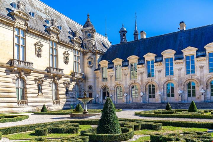 La meta per fetta per i golosi di tutto il mondo: ma oltre ad aver inventato la crema, questa città in Francia ha tante meraviglie da offrire | PaesiOnLine
