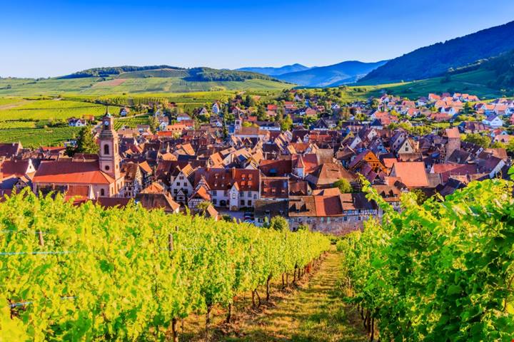 Il paese della Bella e la Bestia esiste davvero! Si trova in Alsazia ed i suoi colori hanno stregato anche la Disney