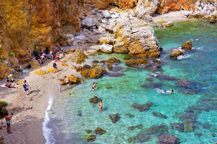 Un paradiso naturale nella Riserva dello Zingaro: questo antico borgo di mare in Sicilia sembra la porta dell'eden
