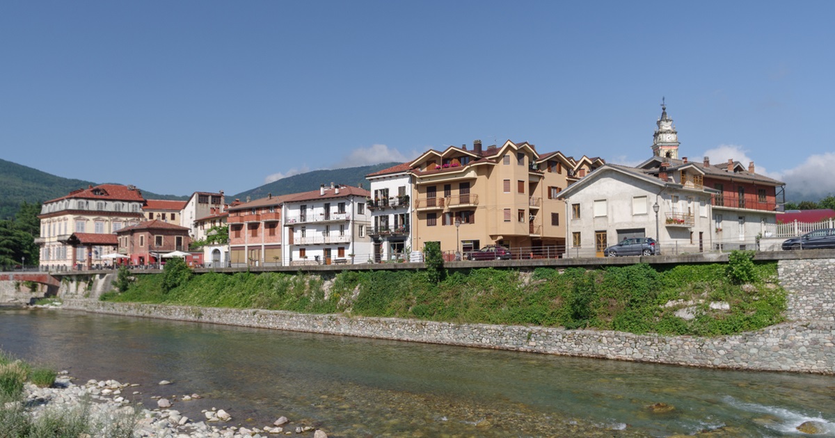 3 gioielli ai piedi delle alpi: questi borghi si trovano in Piemonte e nascondono un fascino montanaro ed un paesaggio da sogno | PaesiOnLine