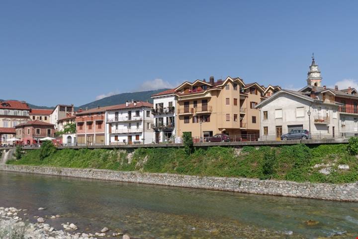 3 gioielli ai piedi delle alpi: questi borghi si trovano in Piemonte e nascondono un fascino montanaro ed un paesaggio da sogno | PaesiOnLine