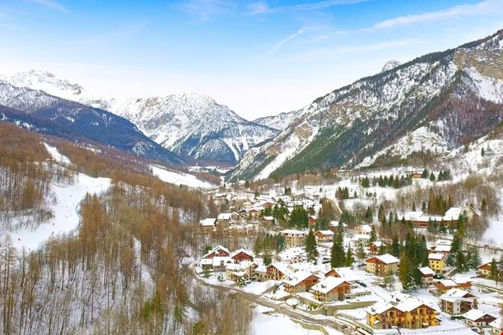 3 gioielli ai piedi delle alpi: questi borghi si trovano in Piemonte e nascondono un fascino montanaro ed un paesaggio da sogno | PaesiOnLine