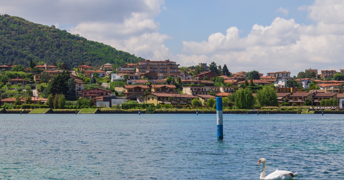 Sulle magiche sponde del Lago d'Iseo ci sono 3 antichi ma meravigliosi borghi tutti da visitare in un weekend di fine estate | PaesiOnLine