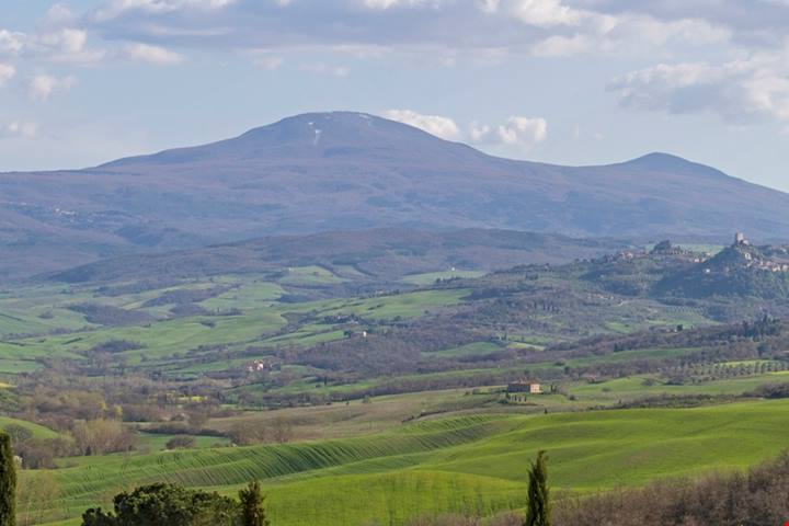 Alle pendici del Monte Amiata c'è un delizioso borgo antico tutto da scoprire: dopo secoli conserva ancora il suo fascino medievale | PaesiOnLine